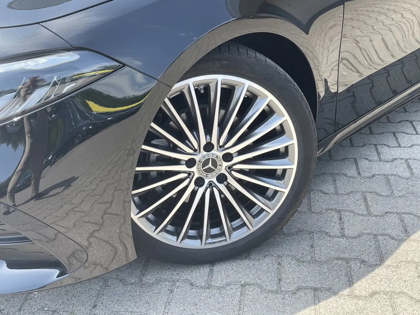 Mercedes-Benz A 180 A AMG Line l Advanced Sound System l Augment Reali Zwart - 2