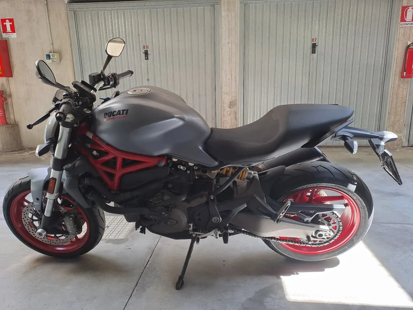 Ducati Monster 821 Dust Grey Negru - 2