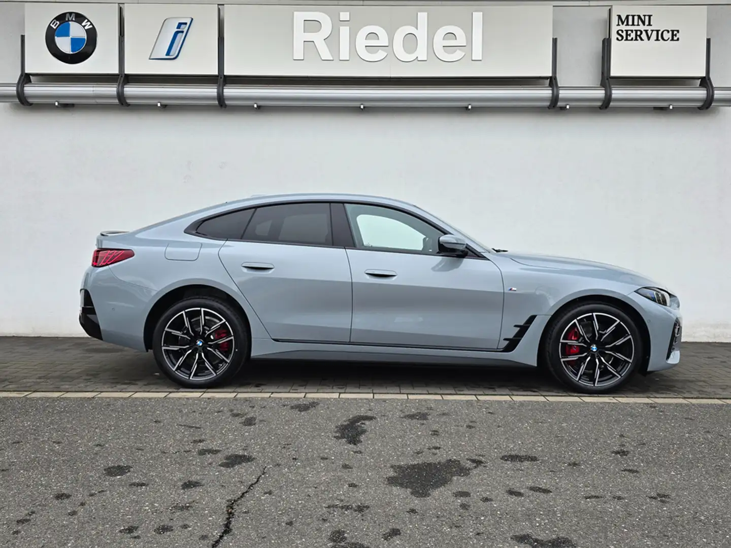 BMW i4 eDrive40 Navi Tempom.aktiv Bluetooth PDC MP3 Schn. Gris - 2