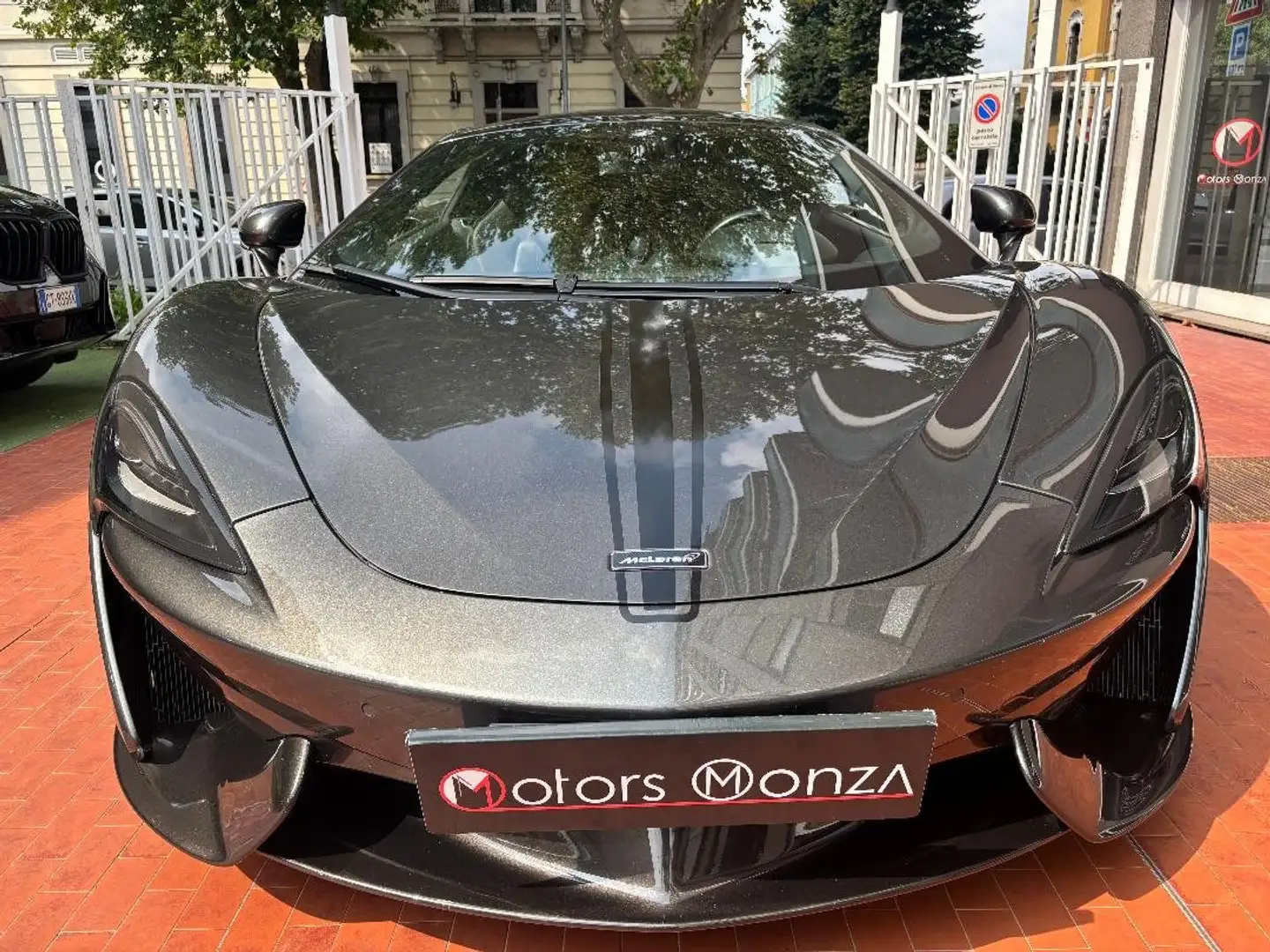 McLaren 570GT Coupe MSO Black Collection- lift - uff italiana Schwarz - 1