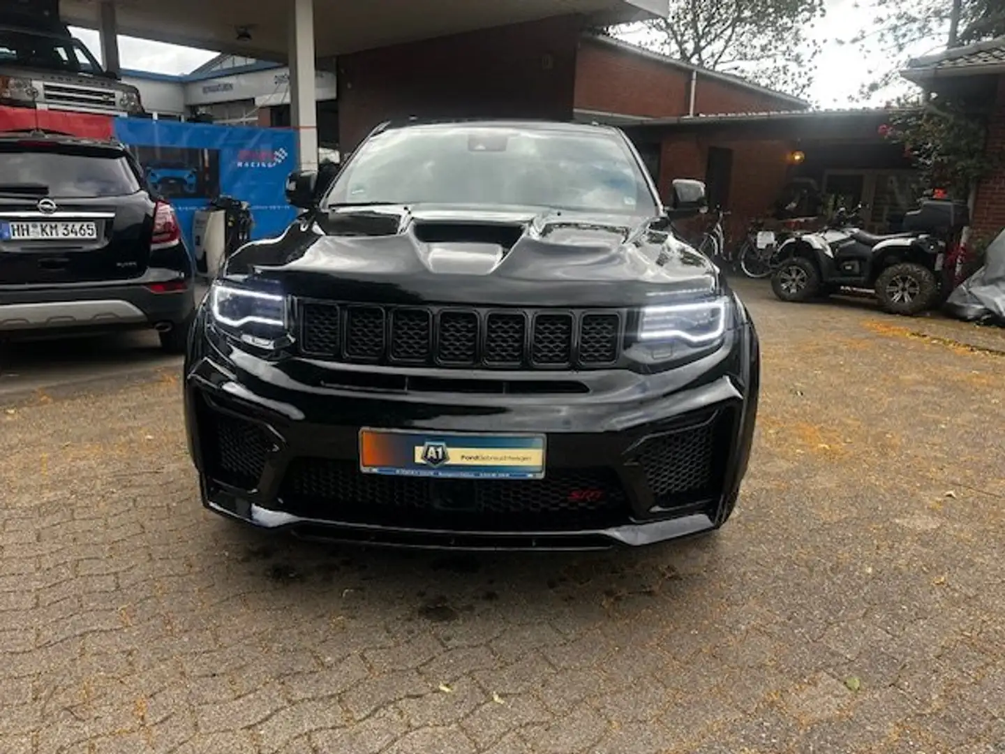 Jeep Grand Cherokee 6.4 V8 HEMI SRT Zwart - 2