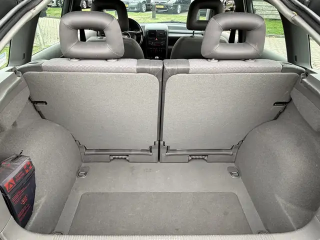 Audi A2 view 12