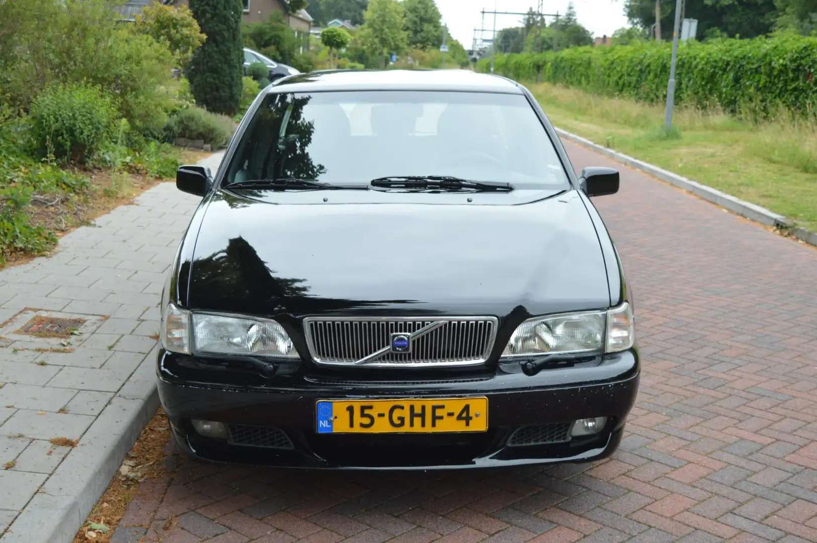 Volvo V70 2.4 R AWD 250PK 7-persoons voll dealer onderh Zwart - 2
