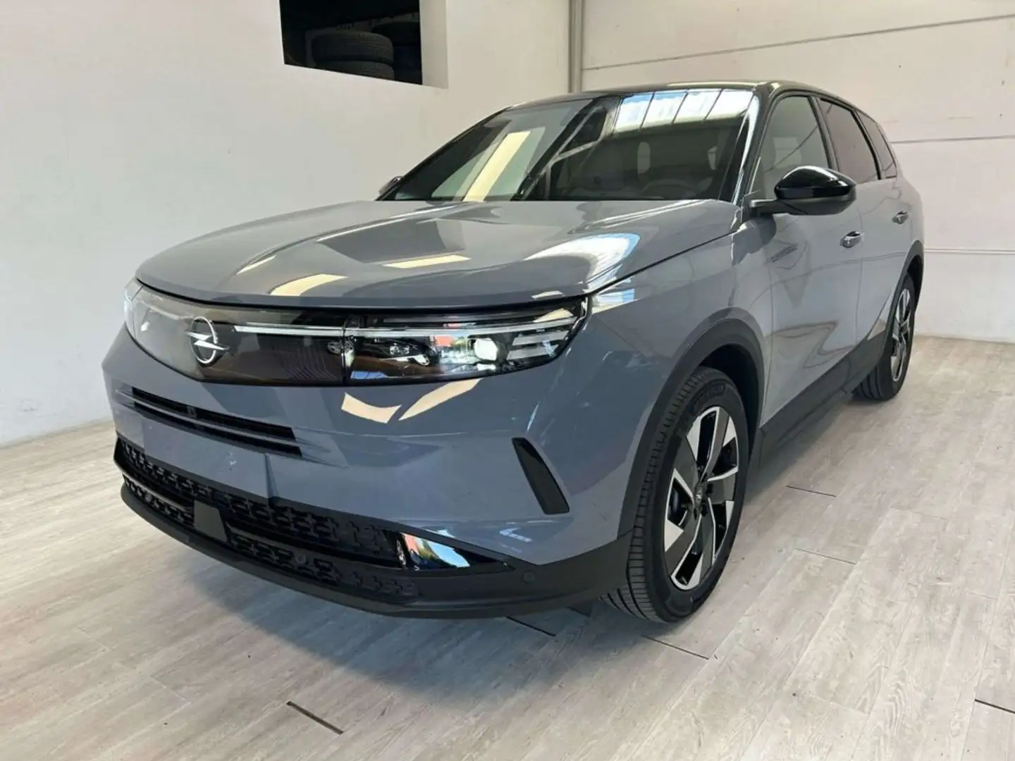 Opel Grandland 1.2 Hybrid 136 CV EDCT GS Gris - 1