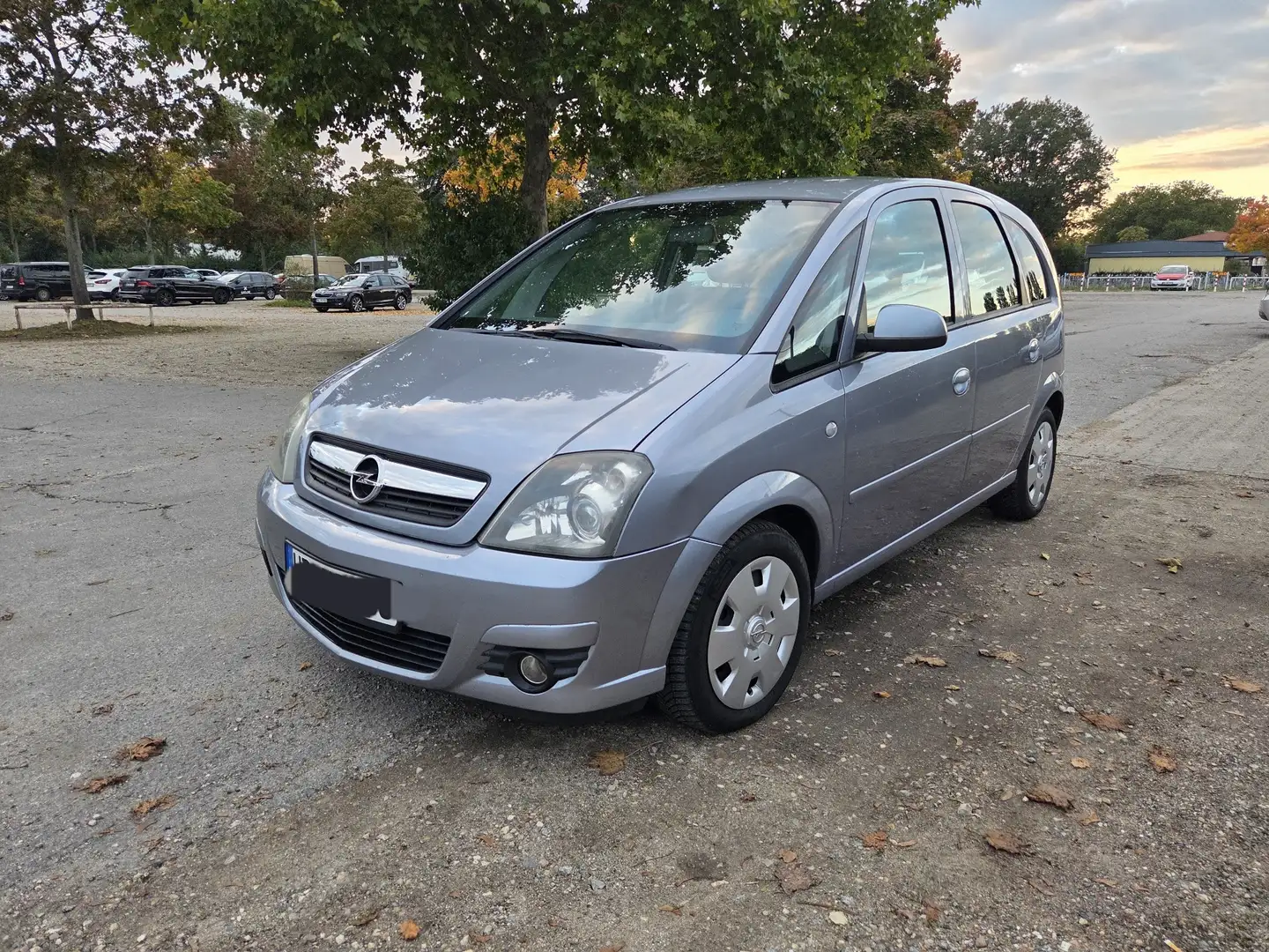 Opel Meriva INNOVATION Grau - 2