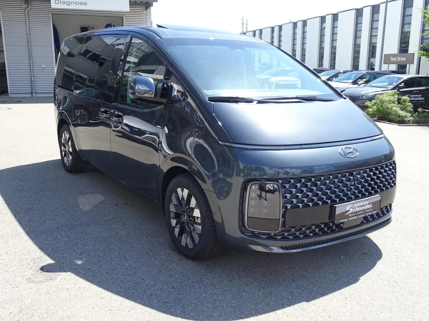 Hyundai STARIA 2.2 CRDi 8AT 7-SITZER SIGNATURE NAVI/ACC/LED/EHK/P Gris - 2