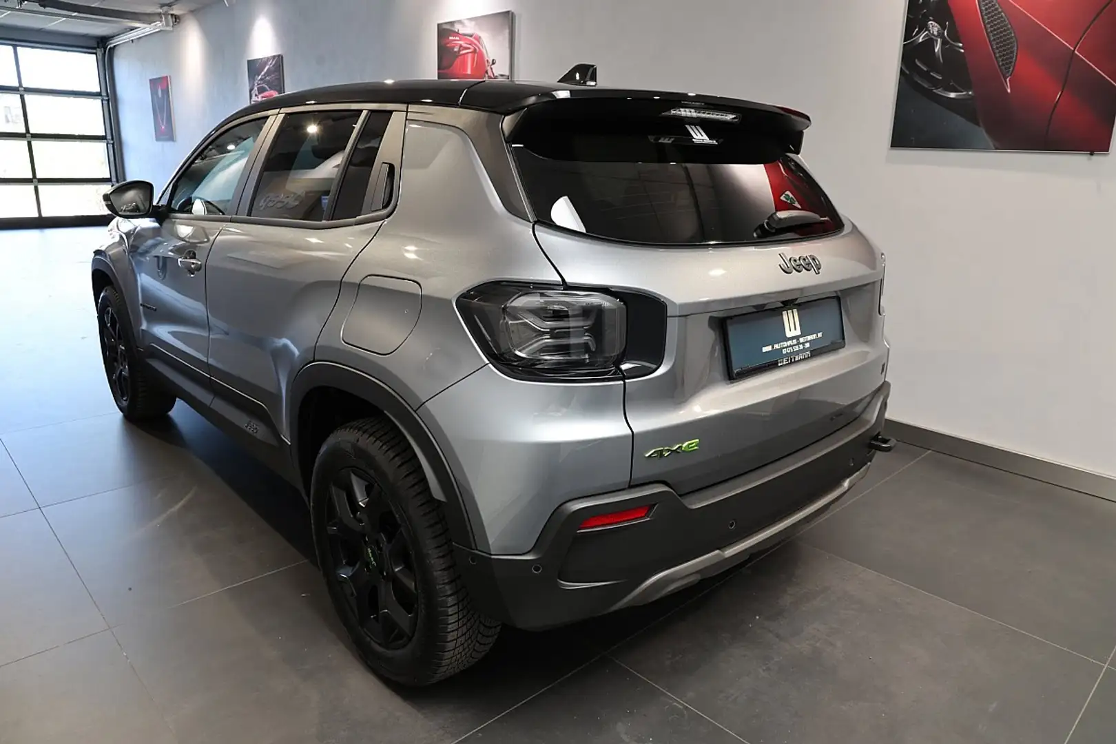 Jeep Avenger 1,2 e-Hybrid 4xe DCT6 Overland Gris - 2