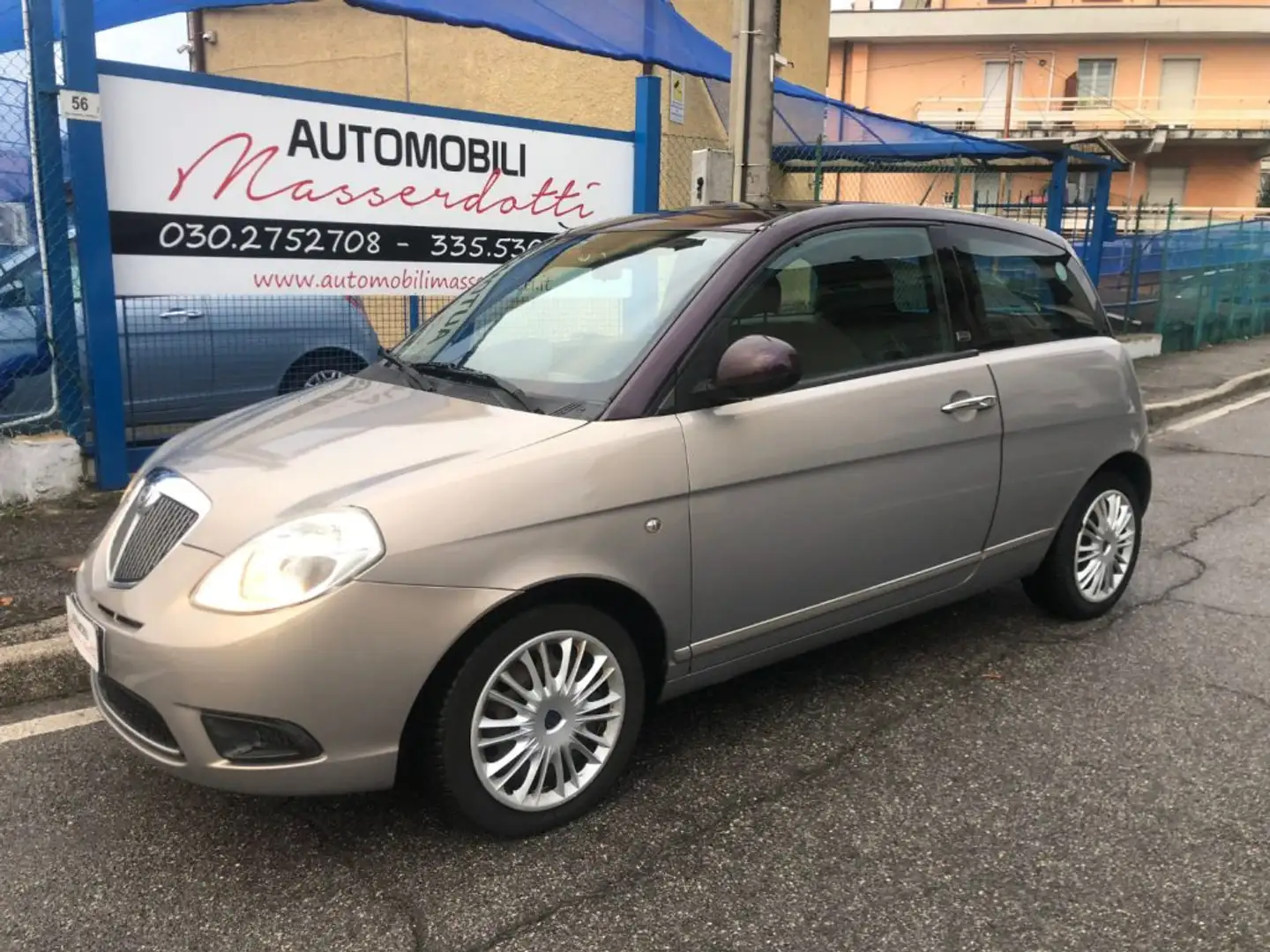 Lancia Ypsilon 1.2 Diva Ecochic GPL Argent - 1