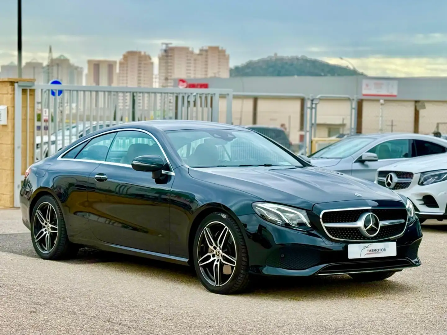 Mercedes-Benz E 350 Coupé 9G-Tronic Vert - 1