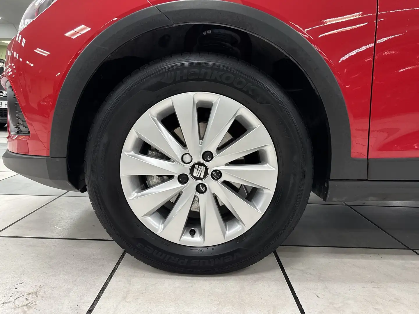SEAT Arona 1.0 TSI Ecomotive S&S Style 115 Rojo - 2