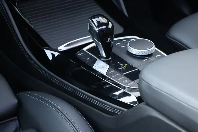 BMW X4 M M40d | Panorama | Head-Up | M-Performance Technik Ansicht 15