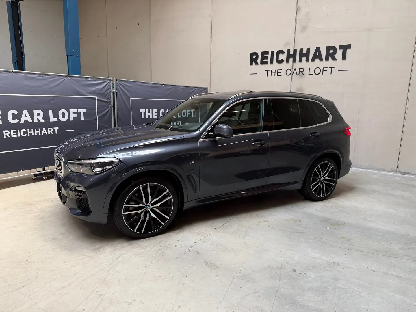 BMW X5 xDrive 45e M Sport Grijs - 2