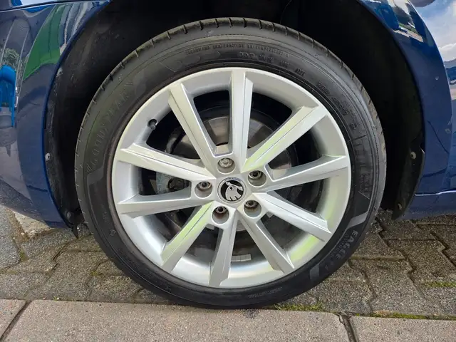 Skoda Octavia view 25