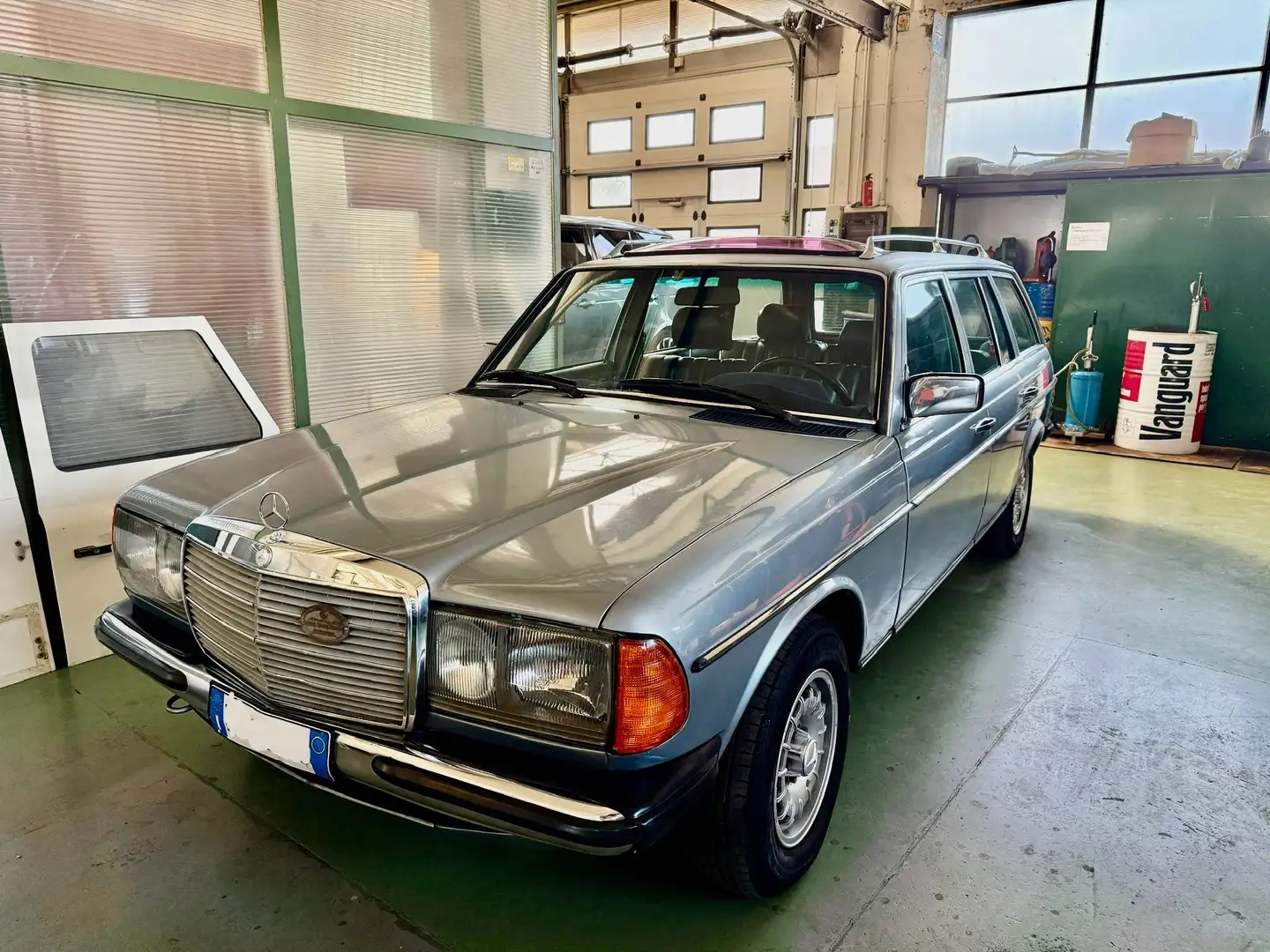 Mercedes-Benz 300 W123 300TD Blu/Azzurro - 1