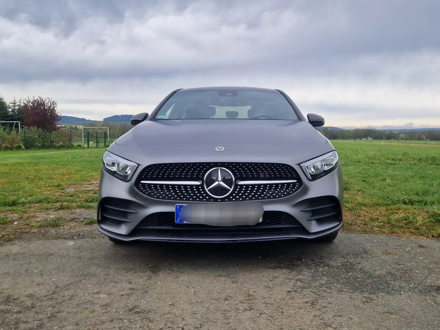 Mercedes-Benz A 250 A-Klasse Limousine Plugin Hybrid e 8G-DCT AMG Line Gris - 2