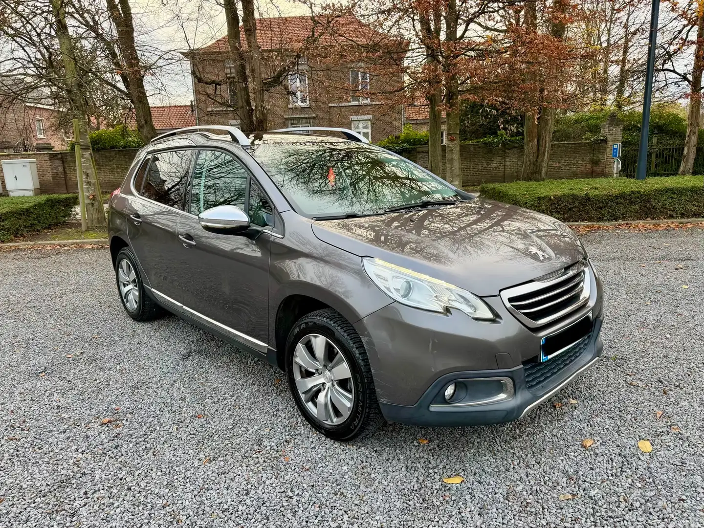 Peugeot 2008 1.2 PureTech 82 ALLURE Full Pano LED Navi Skyloung Grau - 2