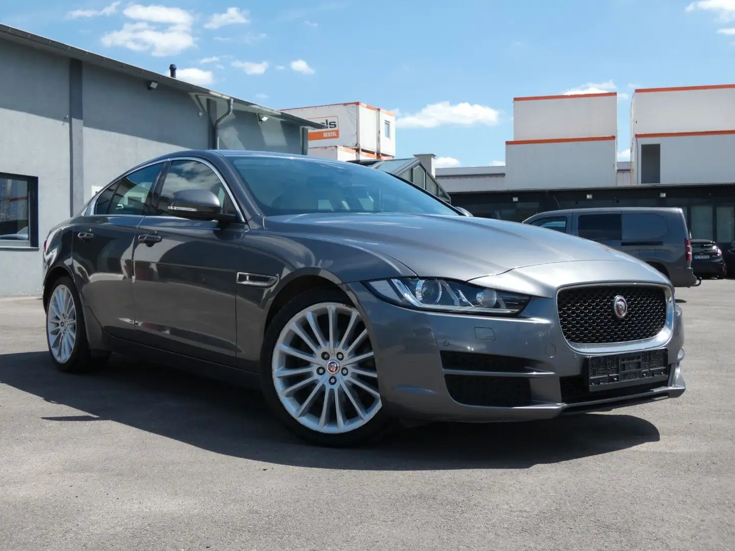 Jaguar XE 2.0 D*Leder*Navi*Kamera*Led* Grau - 2