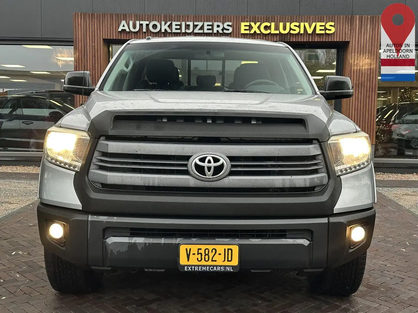 Toyota Tundra 5.7 V8 Double Cab Luxe Leder klima Cruise Grau - 2