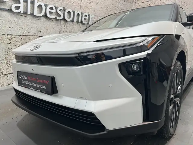 Toyota bZ4X AWD Lounge + Stylepaket 2026 Ansicht 3