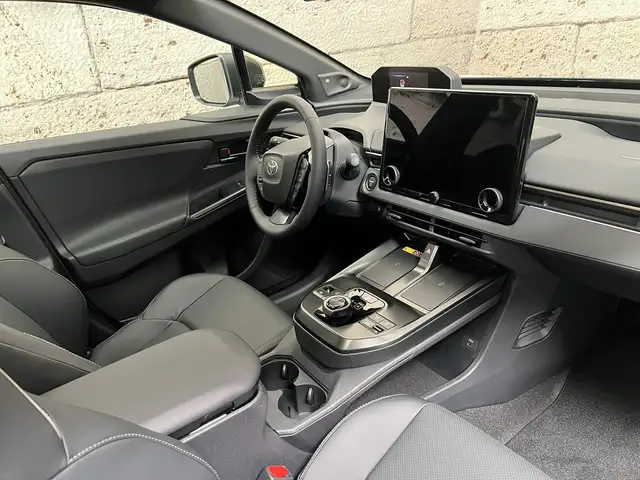 Toyota bZ4X AWD Lounge + Stylepaket 2026 Ansicht 8