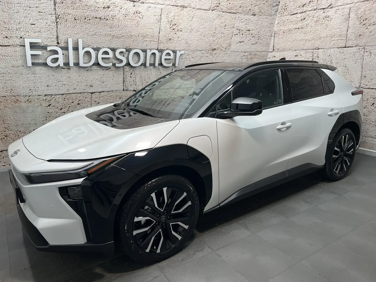 Toyota bZ4X AWD Lounge + Stylepaket 2026 Weiß - 2