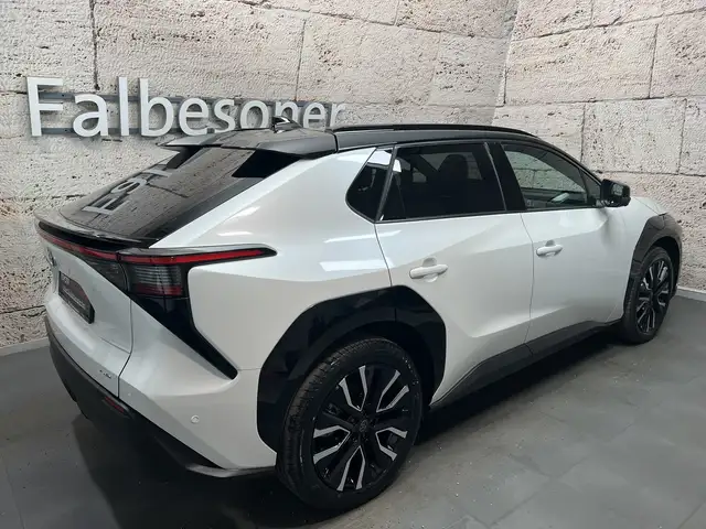 Toyota bZ4X AWD Lounge + Stylepaket 2026 Ansicht 5