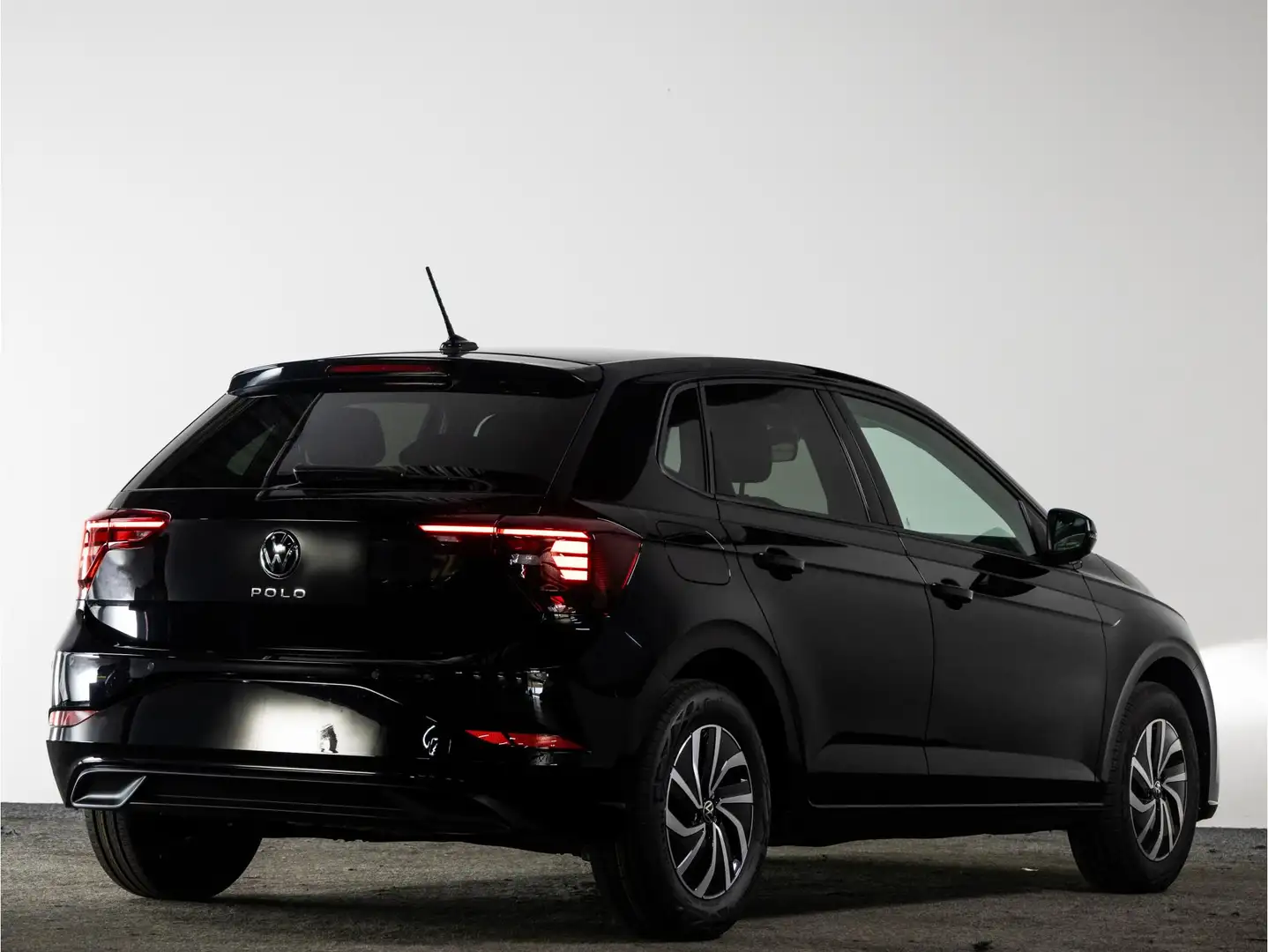 Volkswagen Polo Life Edition 1.0 95 pk TSI | Achteruitrijcamera | Zwart - 2