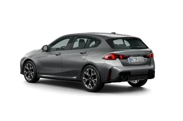 BMW 1 Series view 3