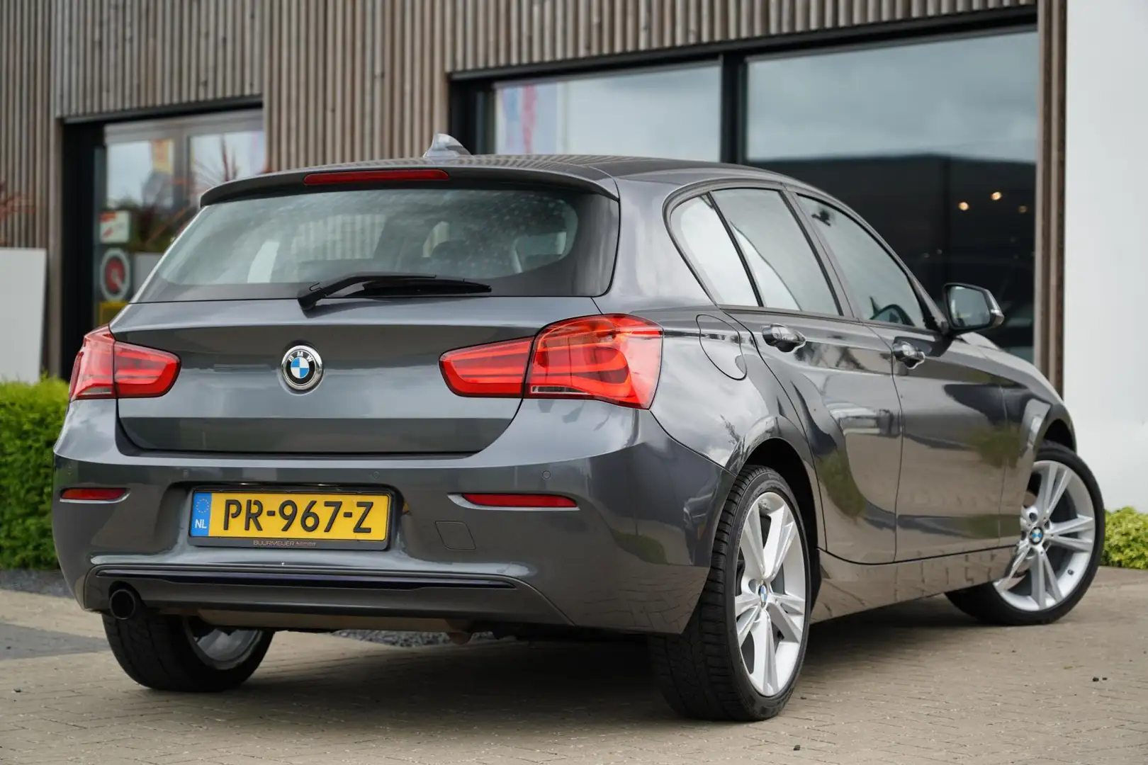 BMW 118 1-serie 118i Corporate Lease High Executive | Deal Grijs - 2