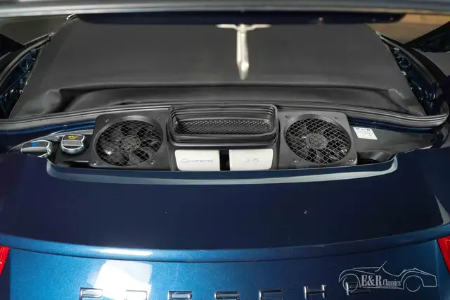 Porsche 911 view 5