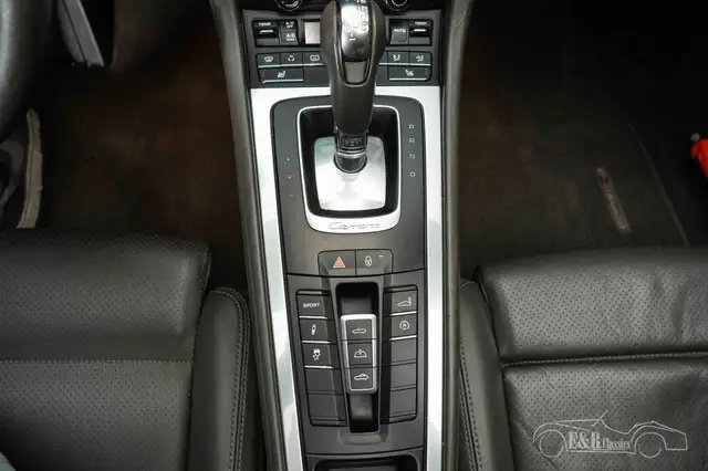 Porsche 911 view 9