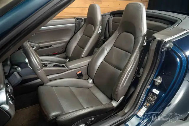 Porsche 911 view 13