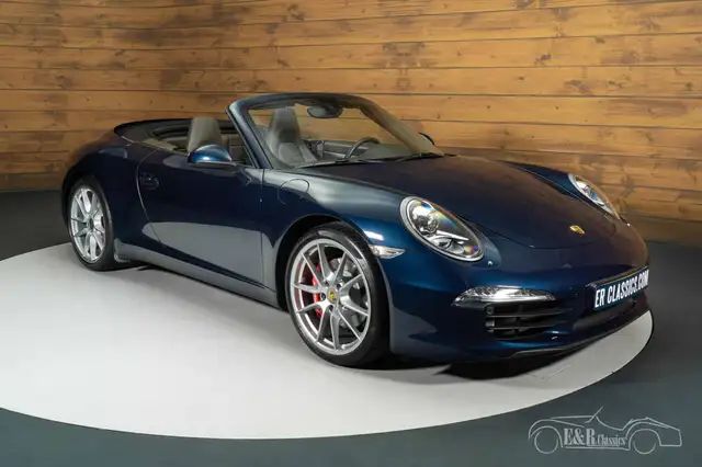 Porsche 911 view 3