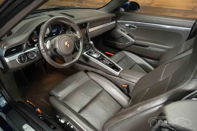 Porsche 911 view 2