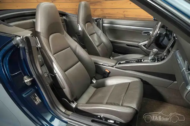 Porsche 911 view 10