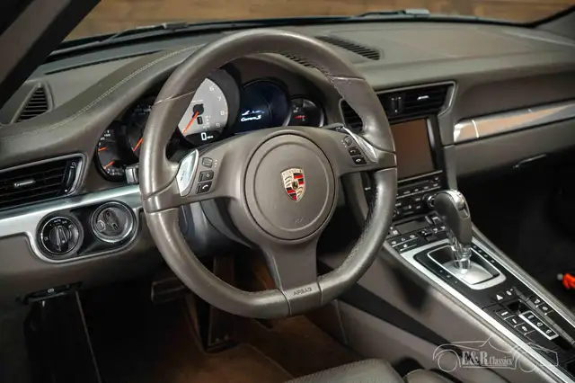 Porsche 911 view 14