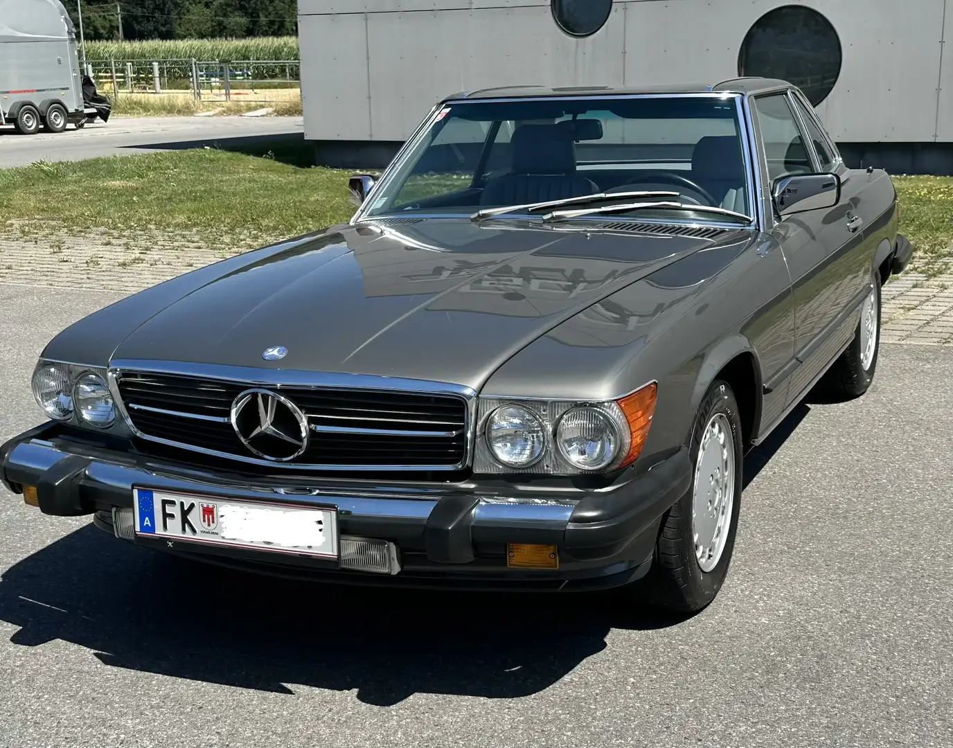 Mercedes-Benz SL 560 Grau - 2
