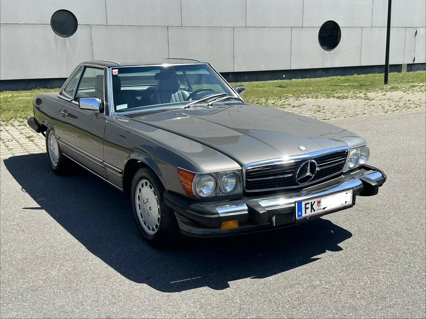 Mercedes-Benz SL 560 Grau - 1