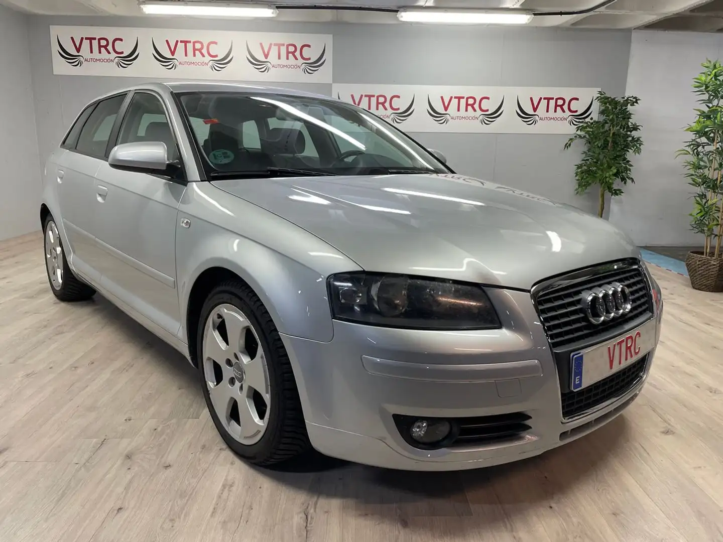 Audi A3 Sportback 1.8 TFSI Ambiente Argent - 1