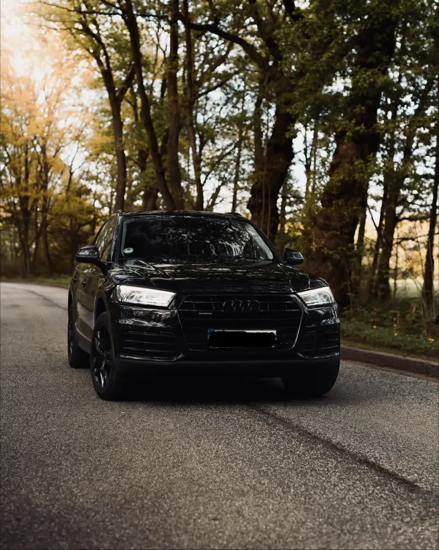 Audi Q5 quattro basis Schwarz - 1
