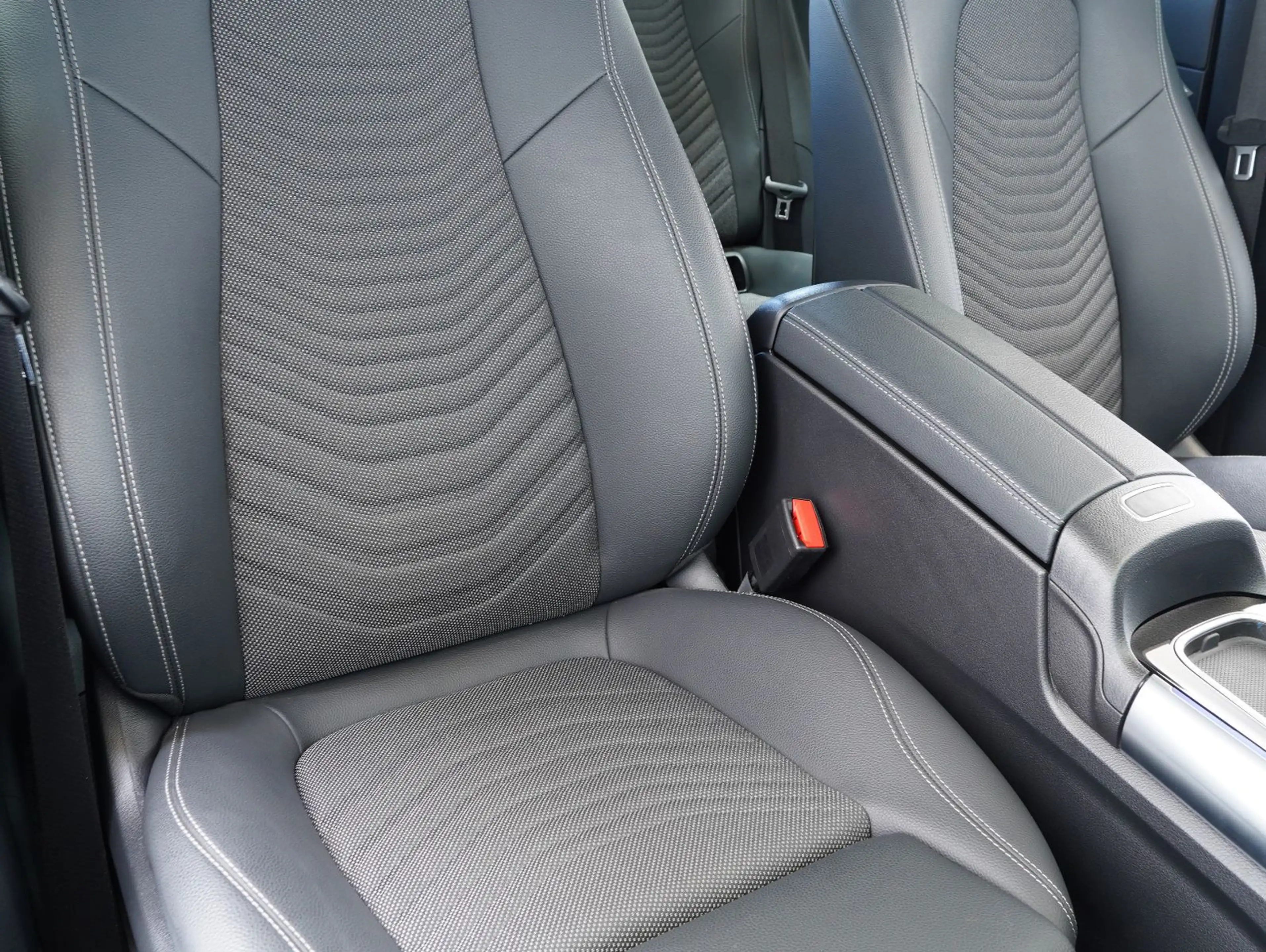Mercedes-Benz GLA 200 Edition Progressive Line Advanced Plus — photo 12