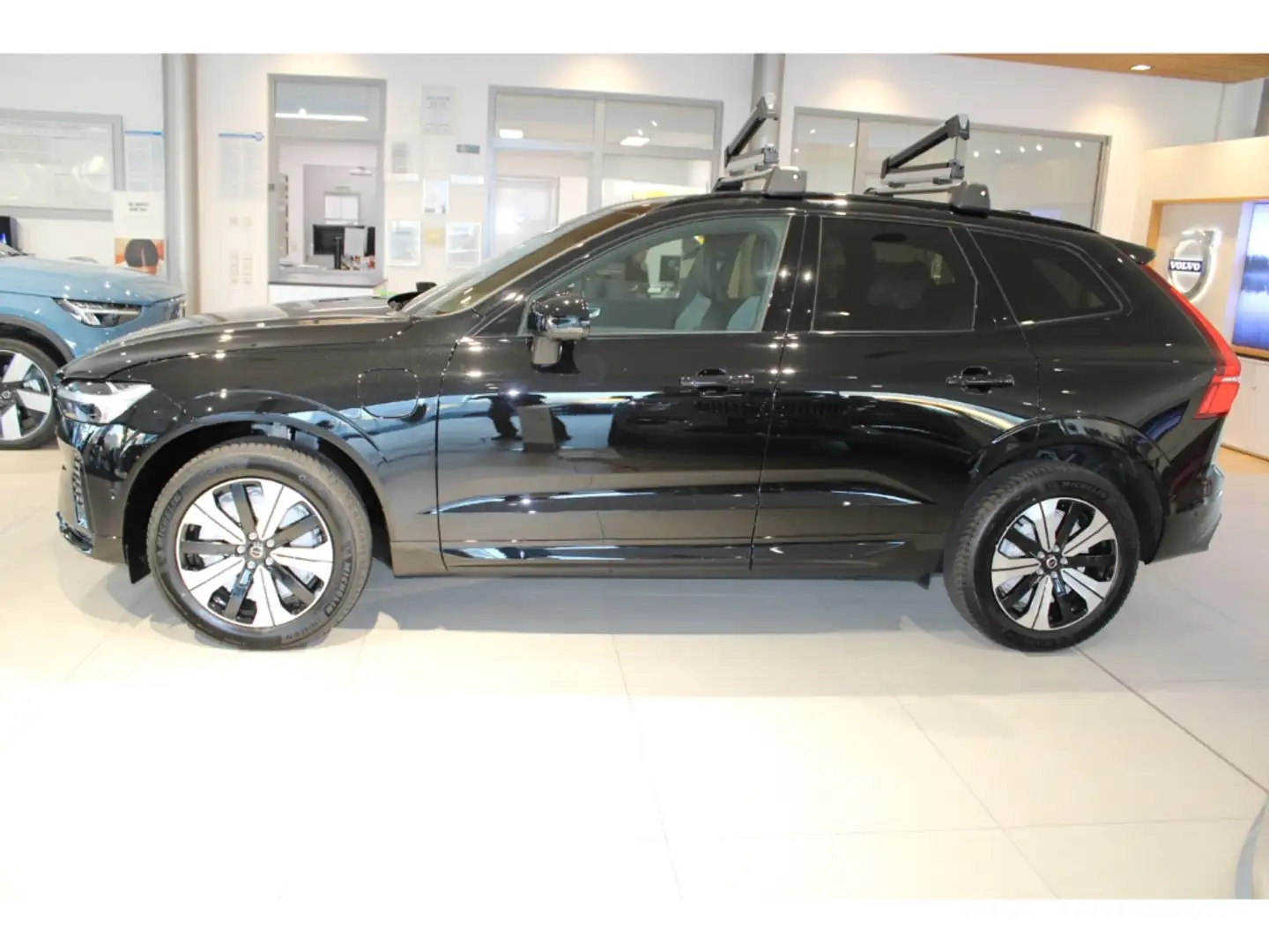 Volvo XC60 T6 Recharge Plus Dark AWD Panoramadach 360Grad-Kam Schwarz - 2