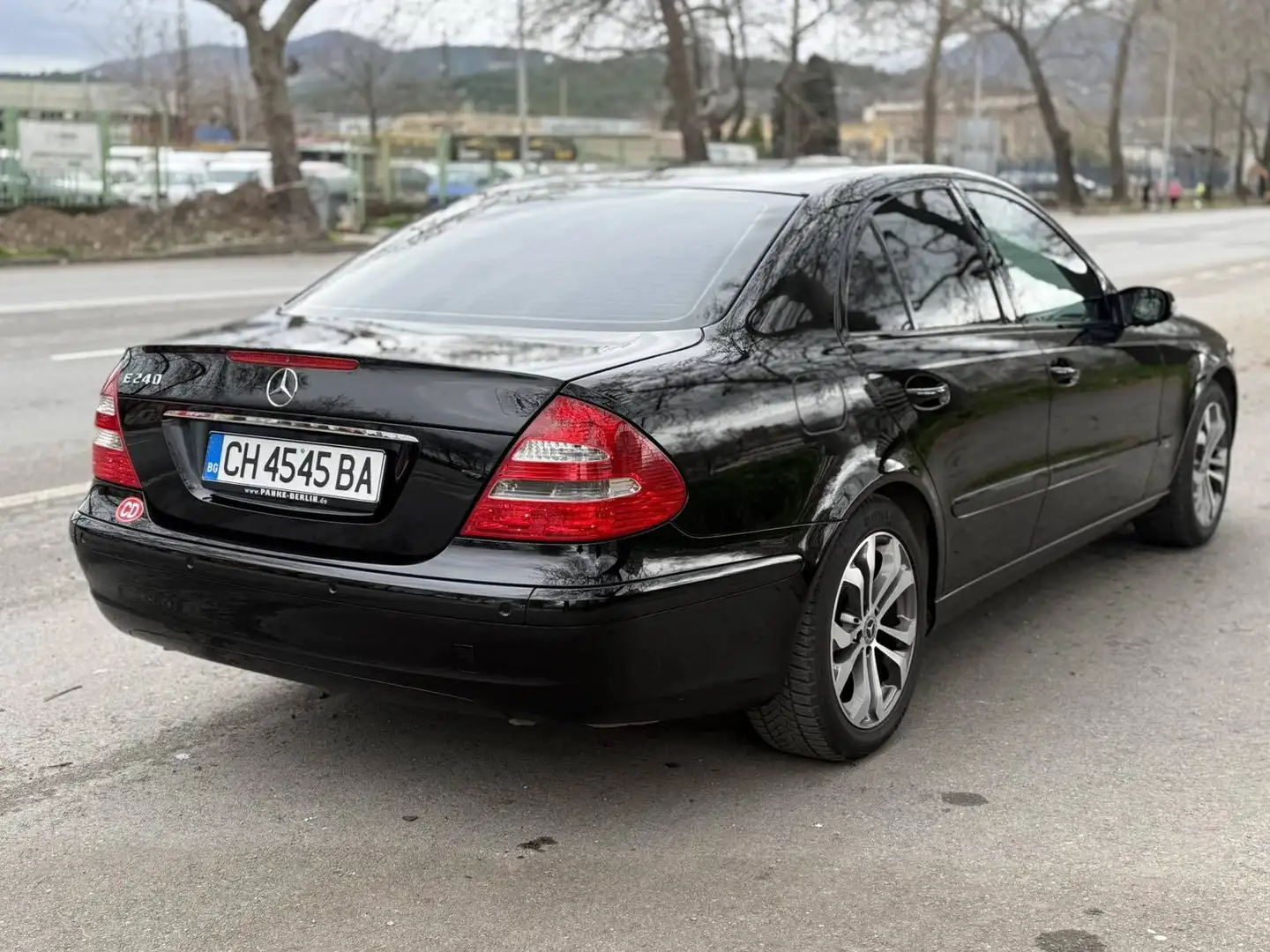 Mercedes-Benz E 240 E 240 Elegance Schwarz - 1