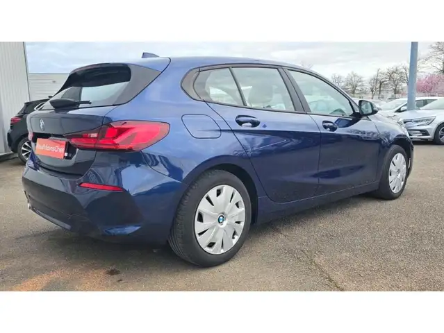 BMW 1 Series view 3