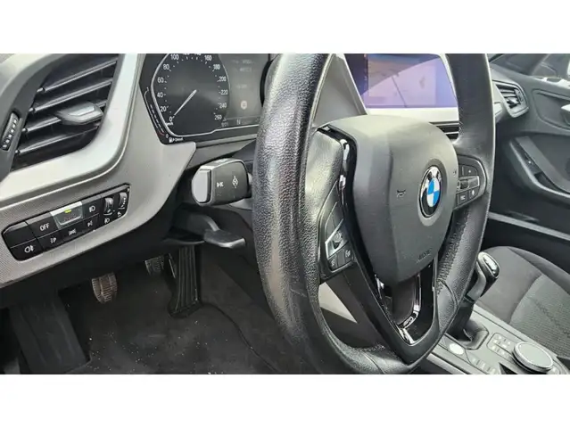 BMW 1 Series view 6