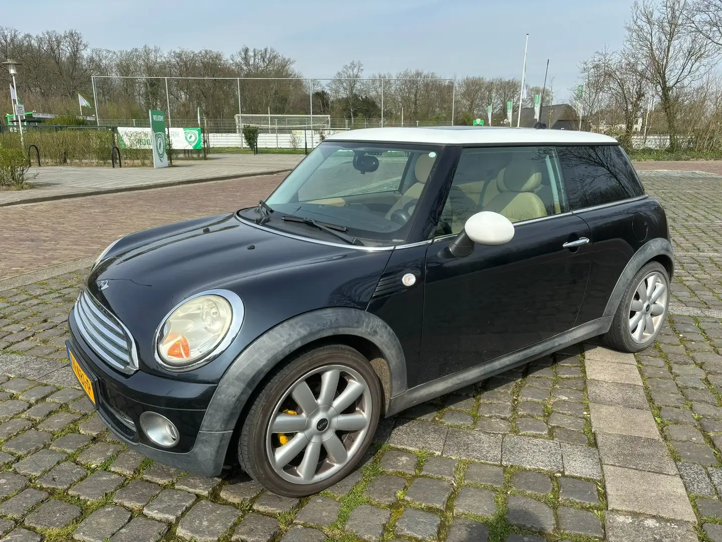 MINI Cooper 1.6 Zwart - 2