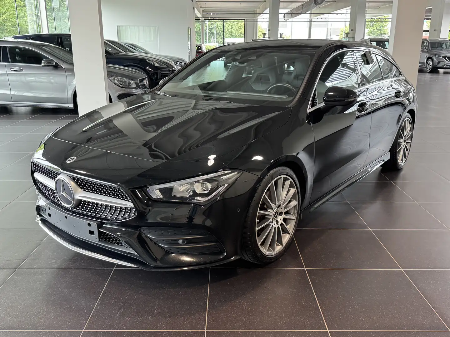 Mercedes-Benz CLA 180 SB AMG Mbux, Sfeerverlichting, 19 Inch Alu - 1