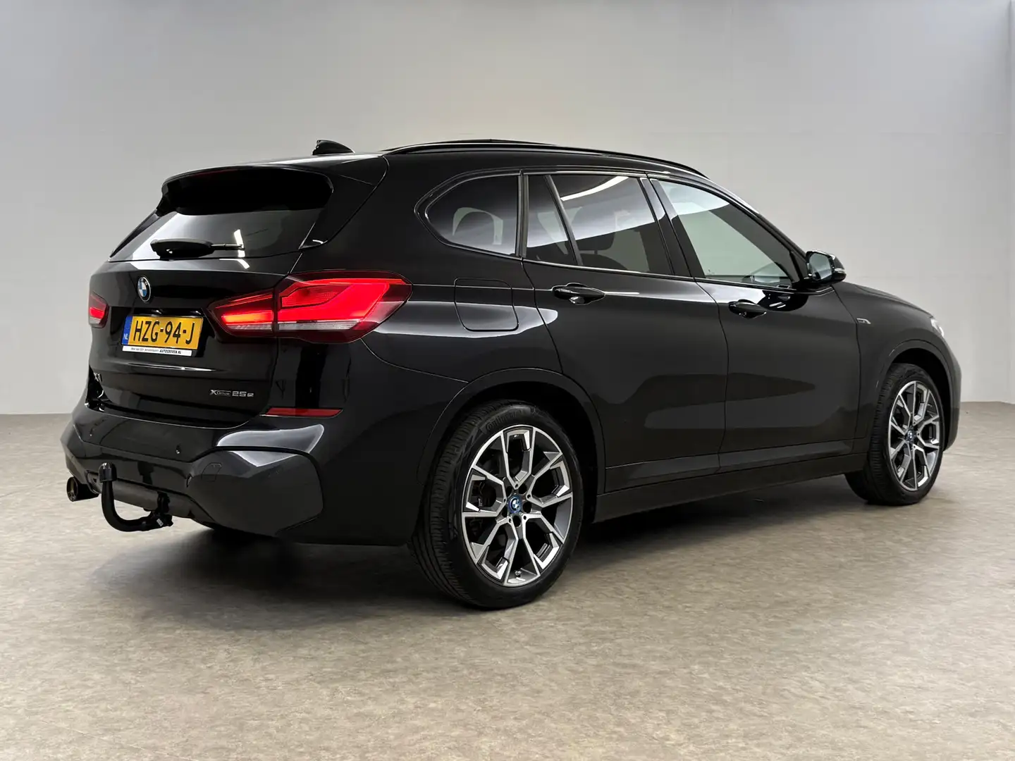 BMW X1 xDrive25e M-Sport l Pano | Lazer | HUD | Sfeerver. Noir - 2