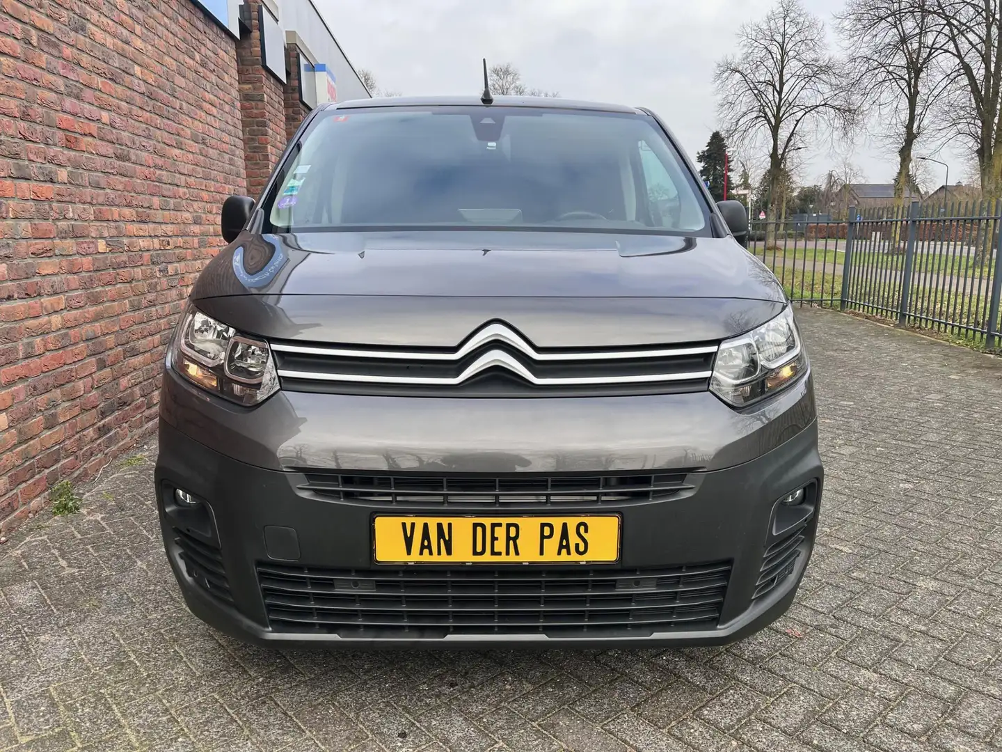 Citroen Berlingo 1.2 PureTech Club Automaat MARGE Szary - 2