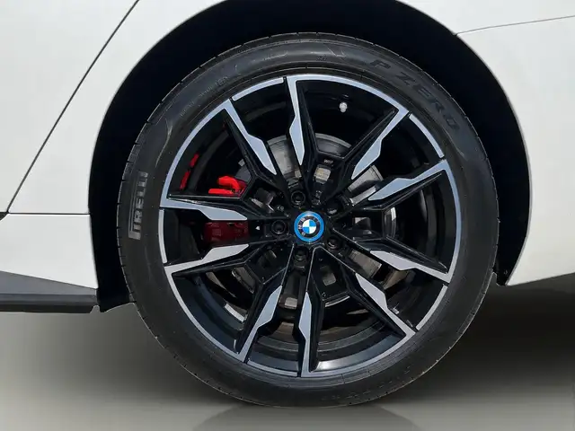 BMW I4 view 10